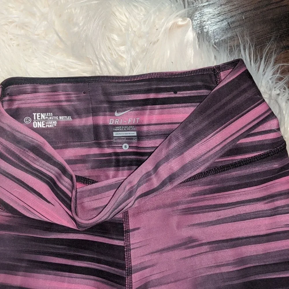 Nike ✔️ Capri's Pink and black patterned size S